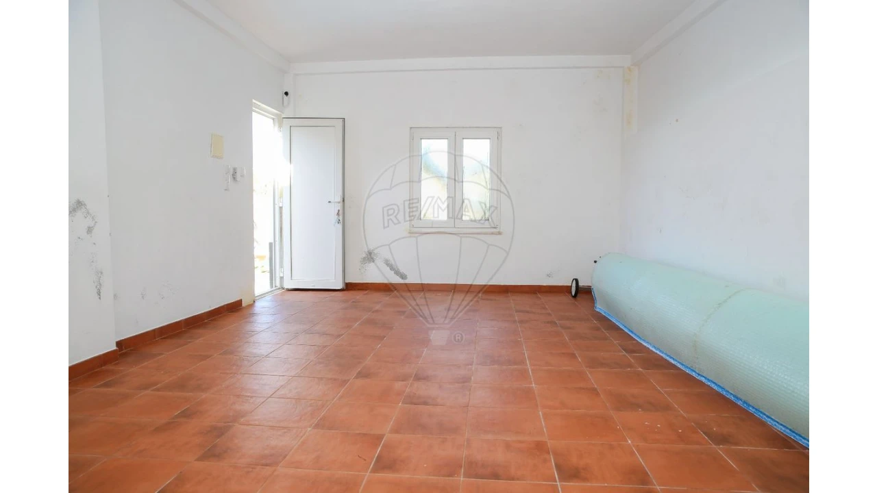 Moradia T3 para Arrendamento em São Pedro da Cadeira Foto 46