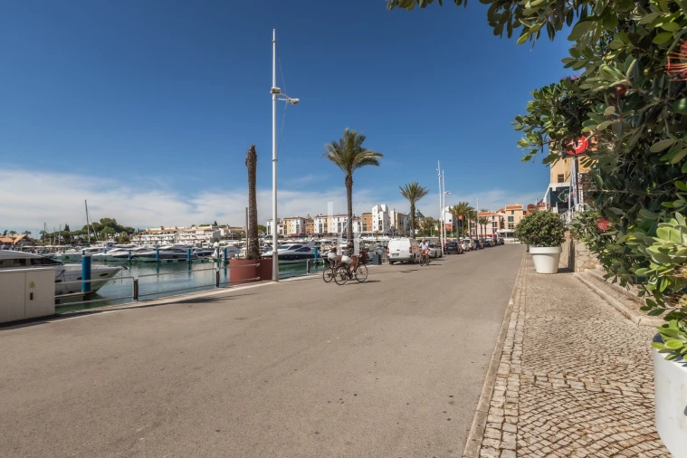 Apartamento para Arrendamento férias em Quarteira Foto 15