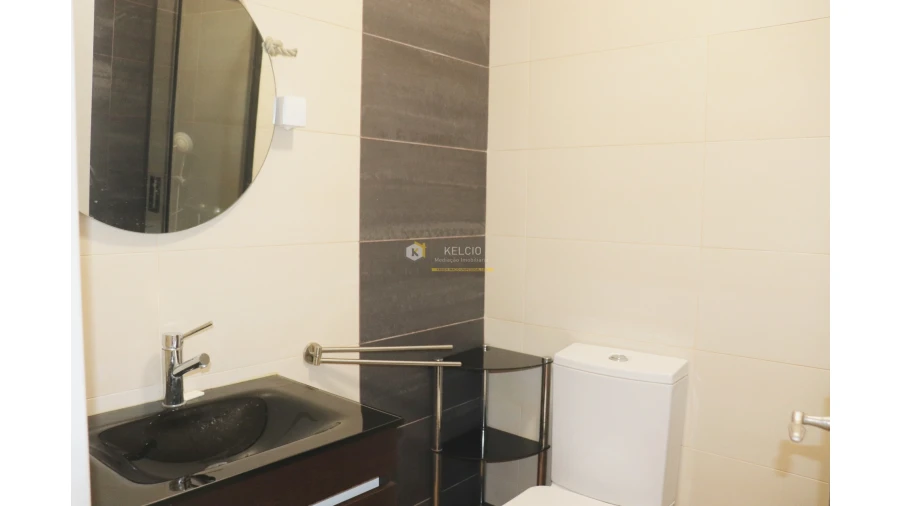 Apartamento T1 para Venda em Quarteira Foto 9