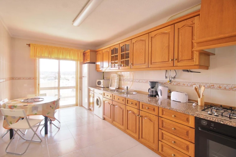 Apartamento T2 para Arrendamento em Lagos (São Sebastião e Santa Maria) Foto 9
