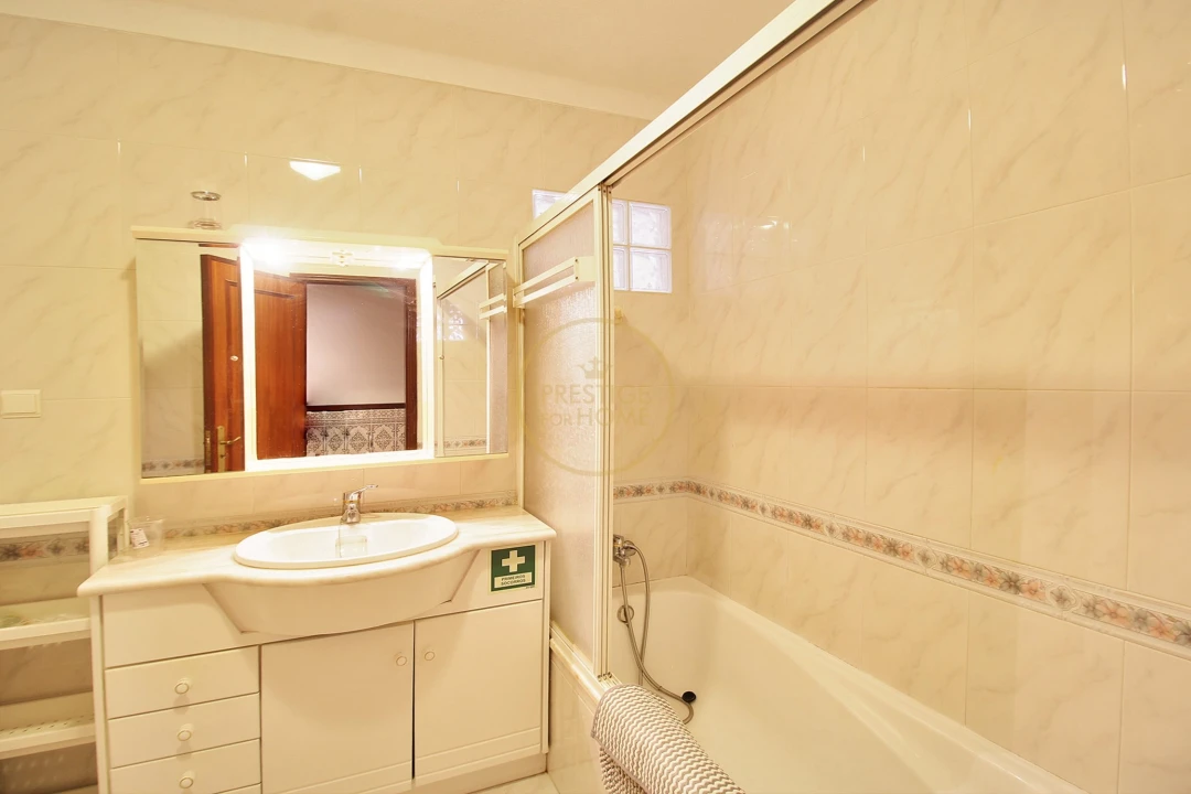 Apartamento T2 para Arrendamento em Lagos (São Sebastião e Santa Maria) Foto 20