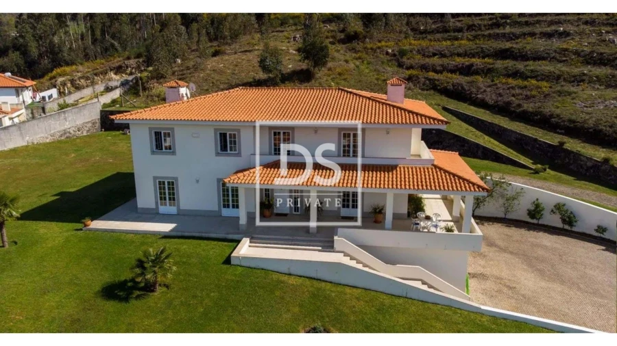 Moradia T4 para Venda em Santo Adrião de Vizela Foto 1