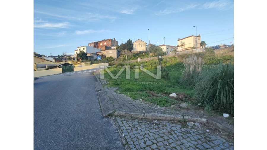 Terreno para Venda em Fânzeres e São Pedro da Cova Foto 4