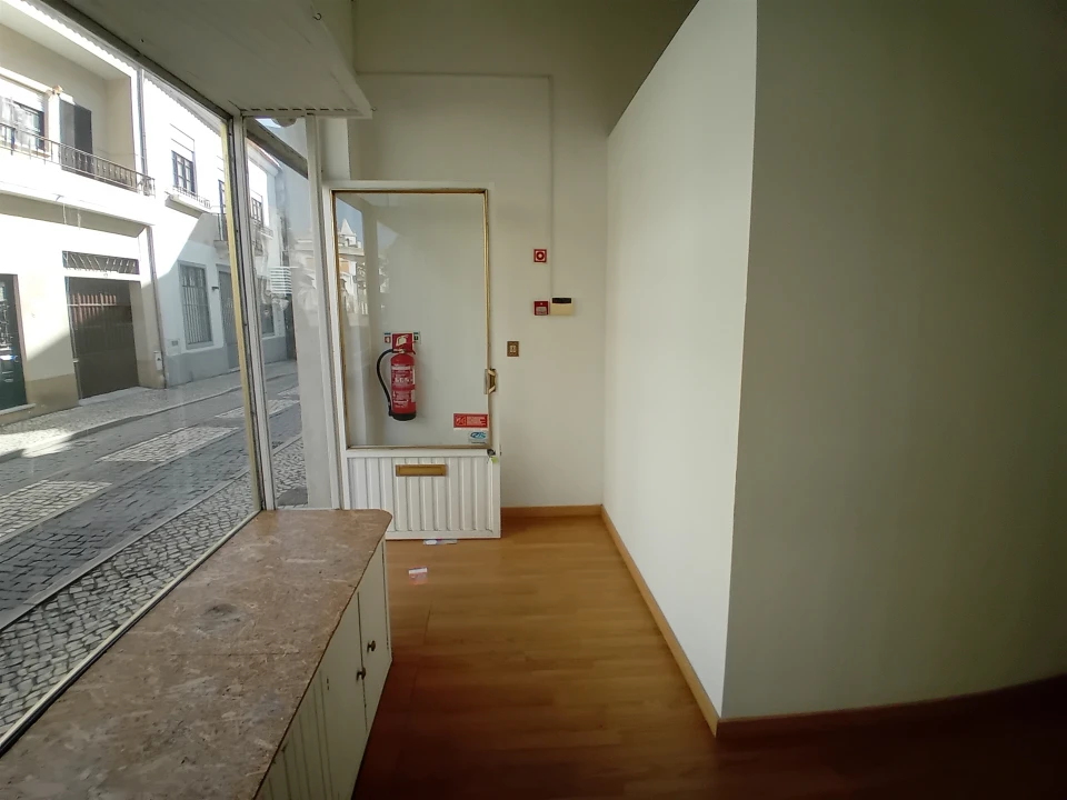 Loja para Venda em Torres Novas (Santa Maria, Salvador e Santiago) Foto 1