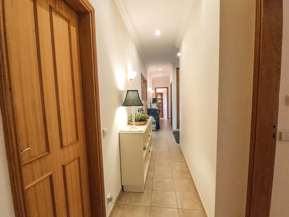 Moradia T4 para Venda em Santa Barbara de Nexe Foto 17