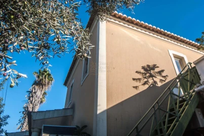 Moradia T4 para Venda em Santa Barbara de Nexe