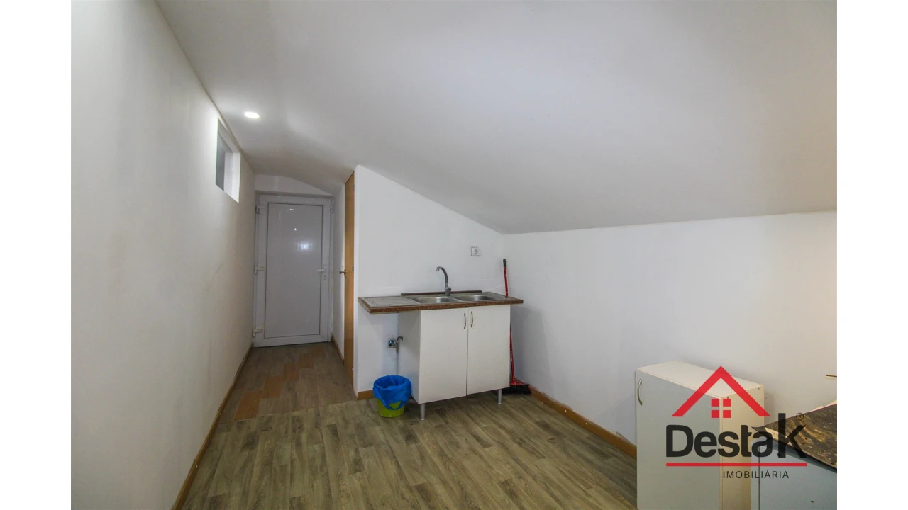 Moradia T4 para Venda em São Miguel do Mato Foto 11