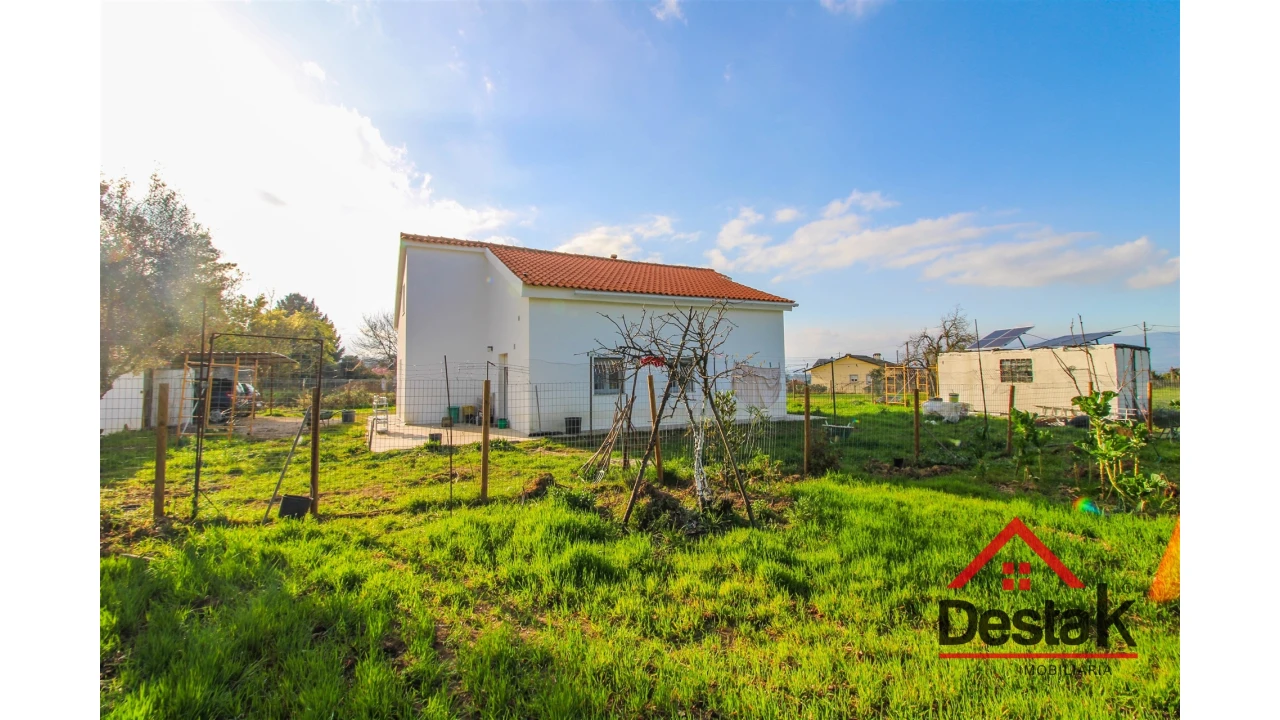 Moradia T4 para Venda em São Miguel do Mato Foto 17