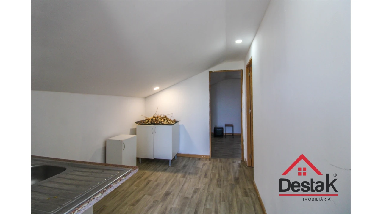 Moradia T4 para Venda em São Miguel do Mato Foto 14