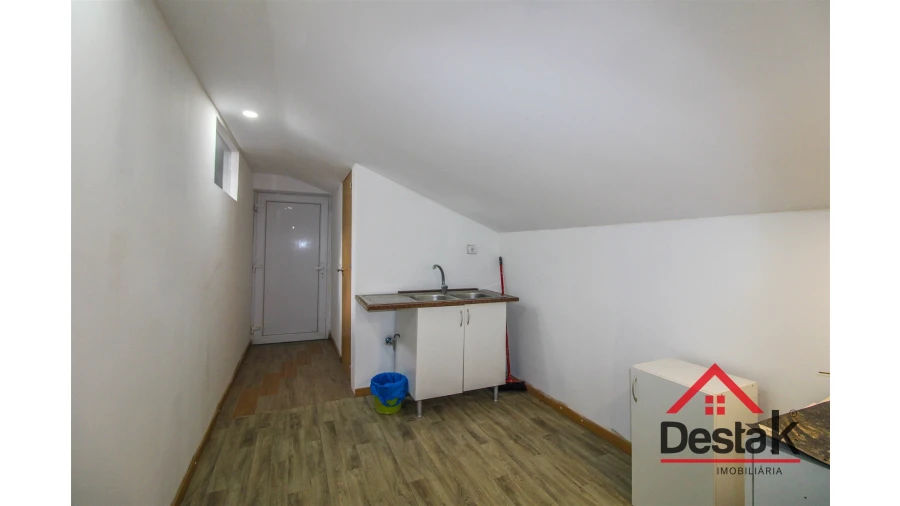 Moradia T4 para Venda em São Miguel do Mato Foto 11