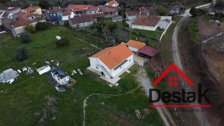 Moradia T4 para Venda em São Miguel do Mato Foto 25