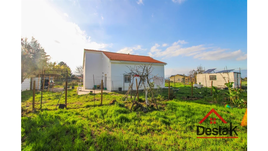 Moradia T4 para Venda em São Miguel do Mato Foto 17