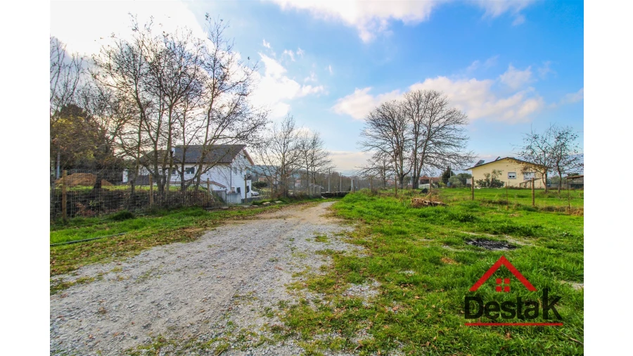 Moradia T4 para Venda em São Miguel do Mato Foto 24