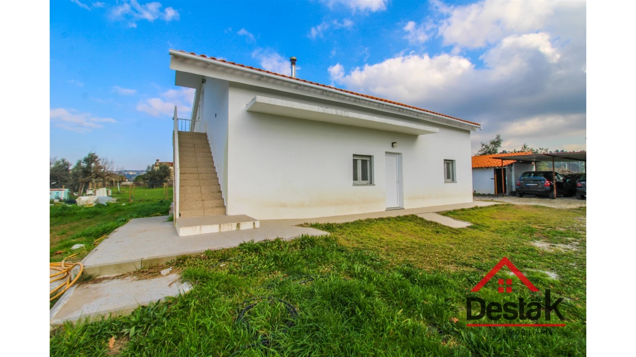 Moradia T4 para Venda em São Miguel do Mato Foto 2