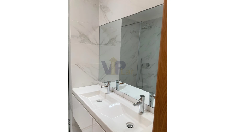 Moradia T4 para Venda em Custóias, Leça do Balio e Guifões Foto 3