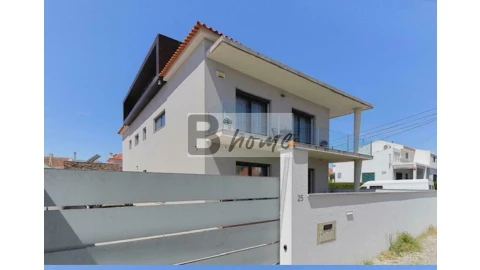 Moradia T7 para Venda em Costa da Caparica