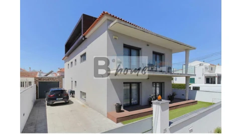 Moradia T7 para Venda em Costa da Caparica
