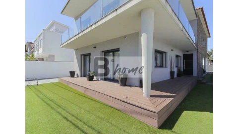 Moradia T7 para Venda em Costa da Caparica