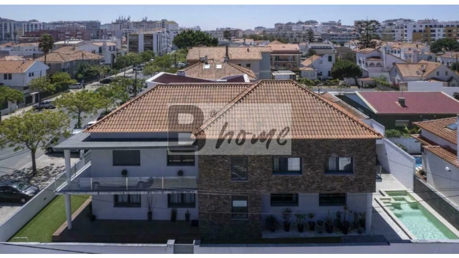 Moradia T7 para Venda em Costa da Caparica
