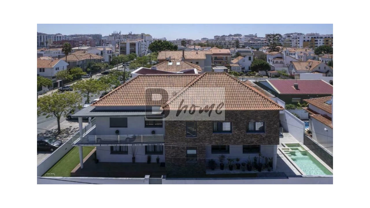 Moradia T7 para Venda em Costa da Caparica Foto 1