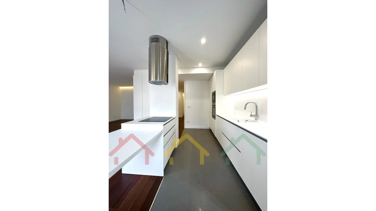 Apartamento T4 para Venda em Cedofeita, Santo Ildefonso, Sé, Miragaia, São Nicolau e Vitória Foto 3