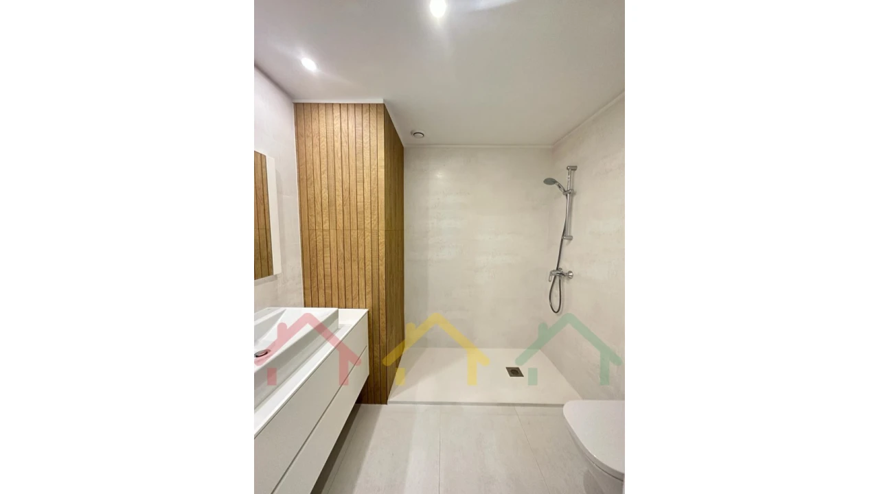 Apartamento T4 para Venda em Cedofeita, Santo Ildefonso, Sé, Miragaia, São Nicolau e Vitória Foto 6