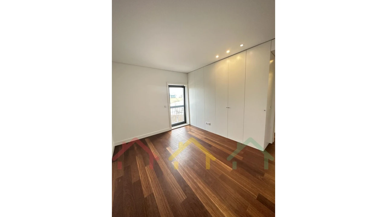 Apartamento T4 para Venda em Cedofeita, Santo Ildefonso, Sé, Miragaia, São Nicolau e Vitória Foto 7