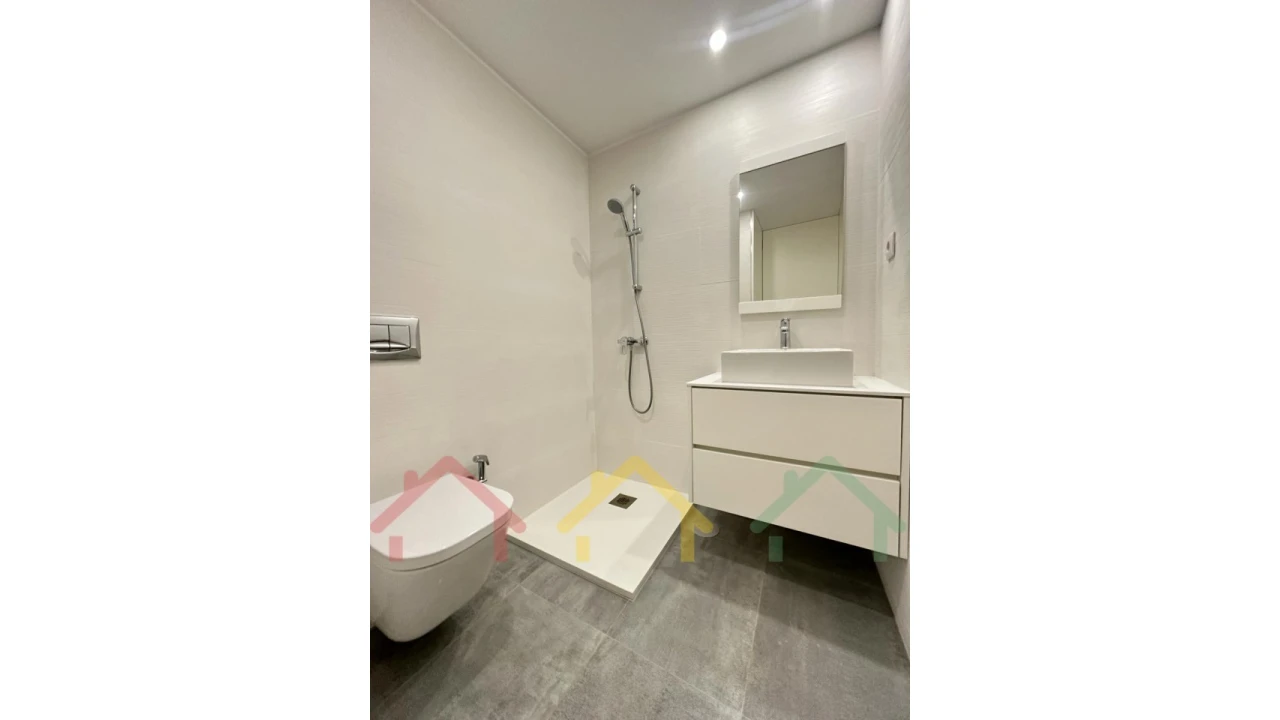 Apartamento T4 para Venda em Cedofeita, Santo Ildefonso, Sé, Miragaia, São Nicolau e Vitória Foto 9