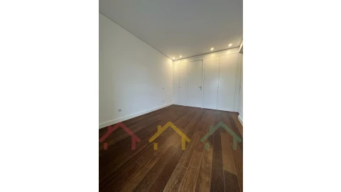 Apartamento T4 para Venda em Cedofeita, Santo Ildefonso, Sé, Miragaia, São Nicolau e Vitória