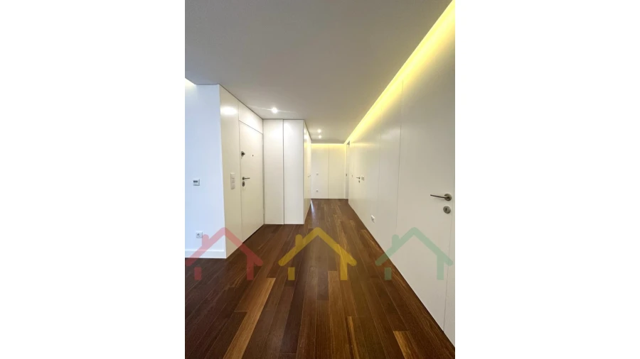 Apartamento T4 para Venda em Cedofeita, Santo Ildefonso, Sé, Miragaia, São Nicolau e Vitória Foto 4