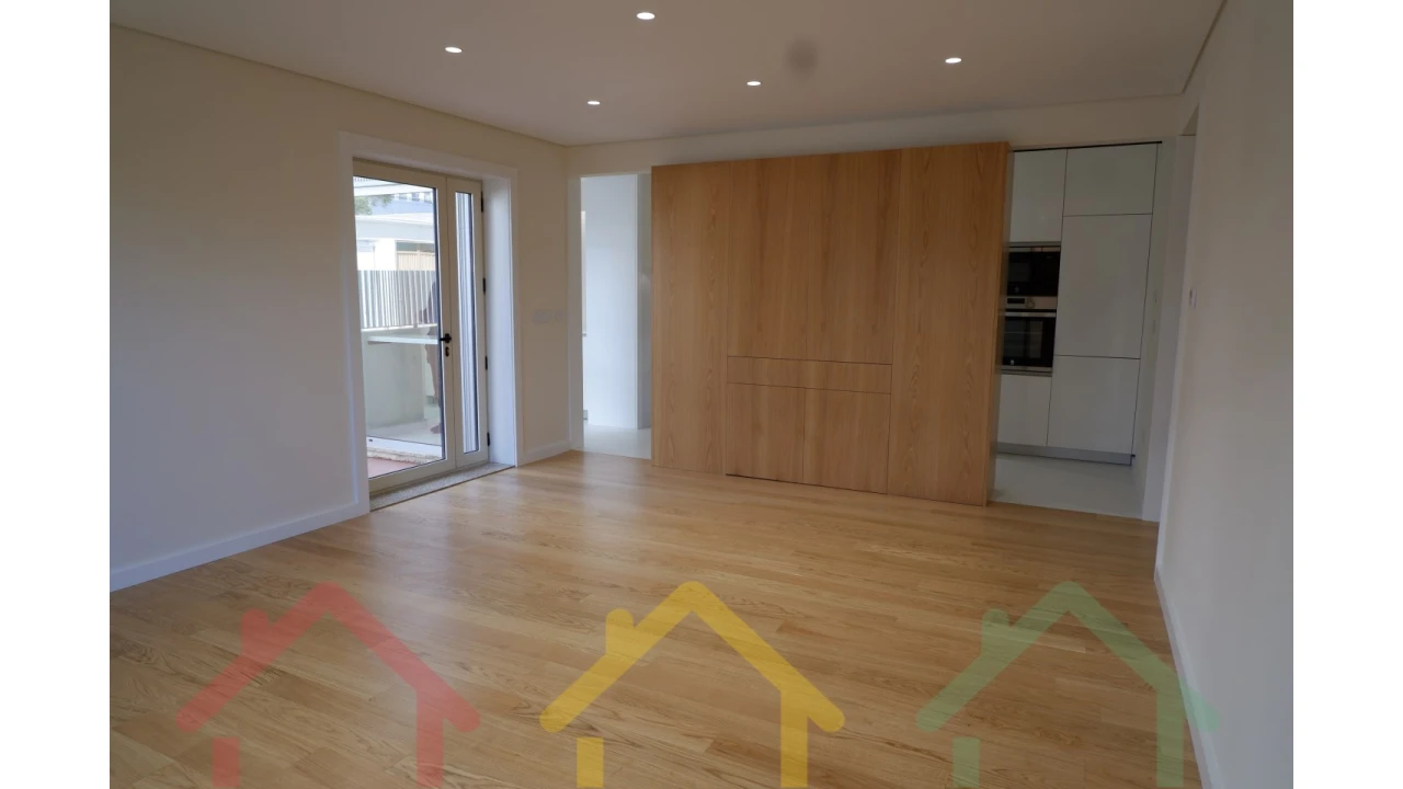 Apartamento T3 para Venda em Lordelo do Ouro e Massarelos Foto 1