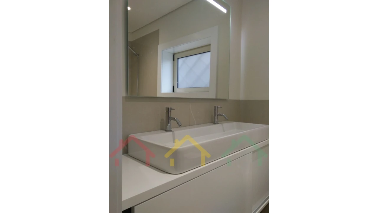 Apartamento T3 para Venda em Lordelo do Ouro e Massarelos Foto 12