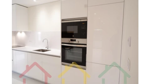 Apartamento T3 para Venda em Lordelo do Ouro e Massarelos