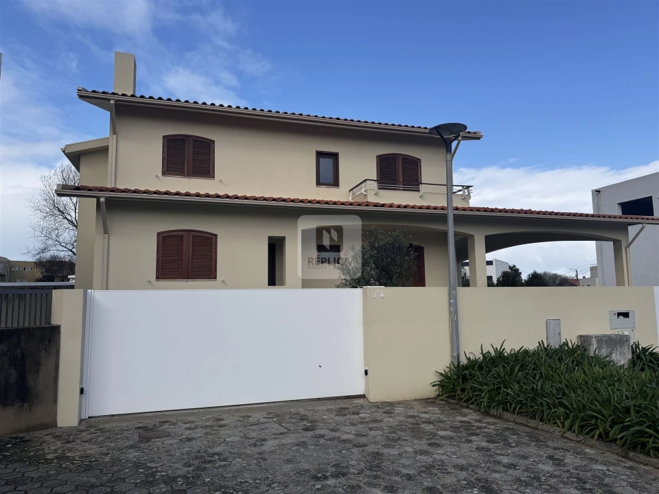 Moradia T4 para Venda em Gulpilhares e Valadares Foto 1