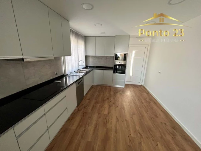 Moradia T3 para Venda em Santo Antonio Foto 10