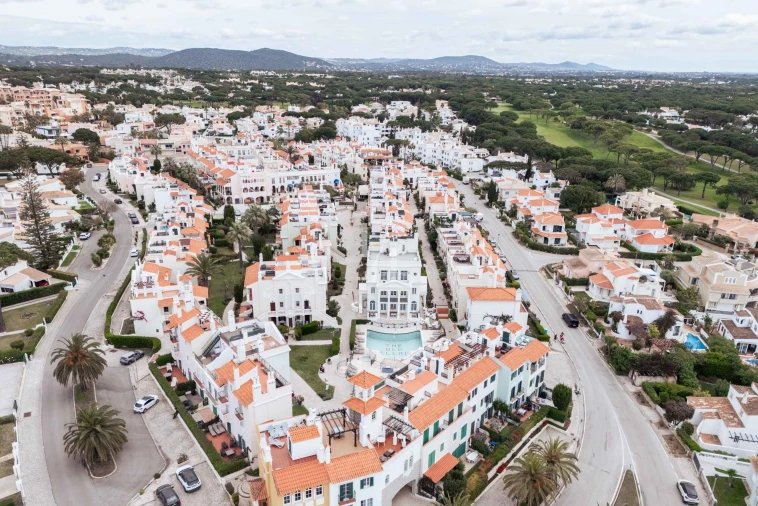 Apartamento T2 para Arrendamento férias em Quarteira Foto 36