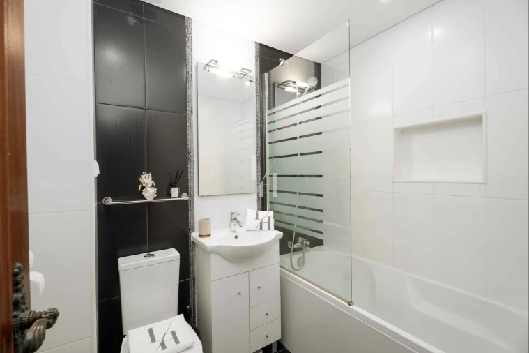 Apartamento T2 para Arrendamento férias em Quarteira Foto 13