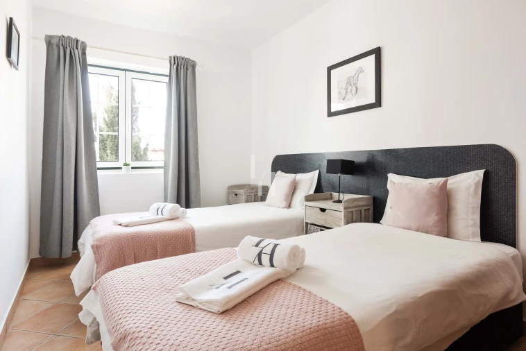 Apartamento T2 para Arrendamento férias em Quarteira Foto 15