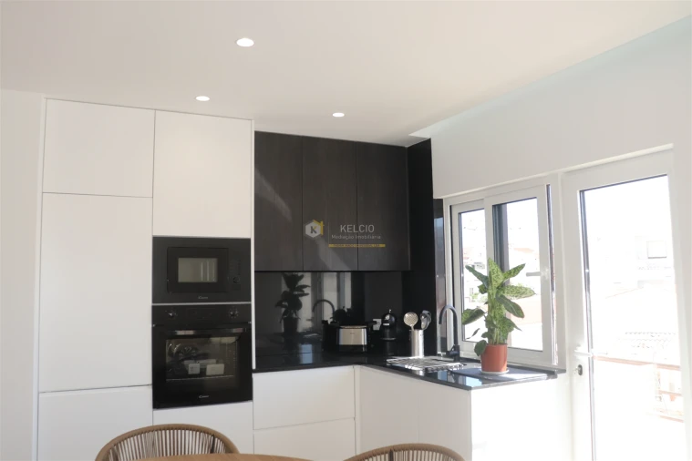 Apartamento T2 para Venda em Quarteira Foto 3