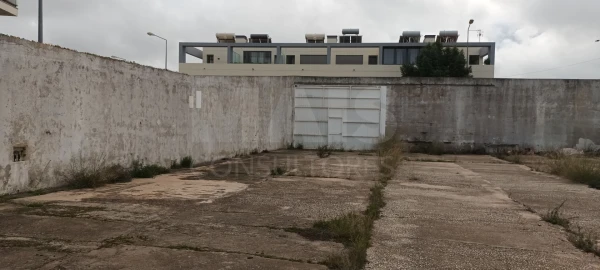 Terreno para Venda em Albufeira e Olhos de Água