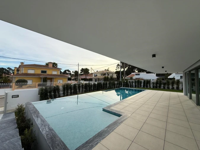 Moradia T5 para Venda em Charneca de Caparica e Sobreda Foto 3