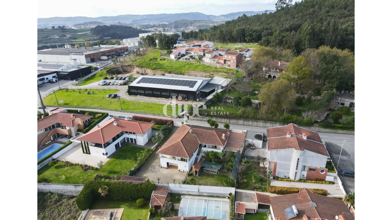 Moradia T4 para Venda em Candoso Santiago e Mascotelos Foto 17