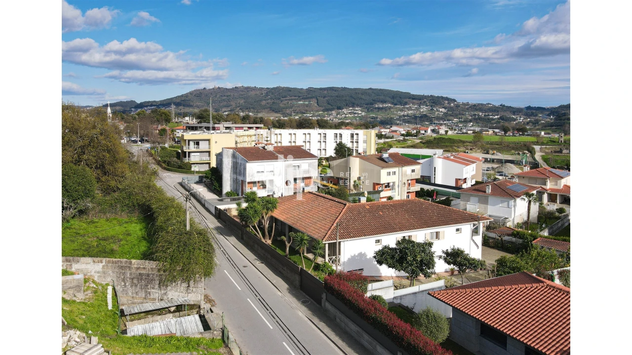 Moradia T4 para Venda em Candoso Santiago e Mascotelos Foto 4