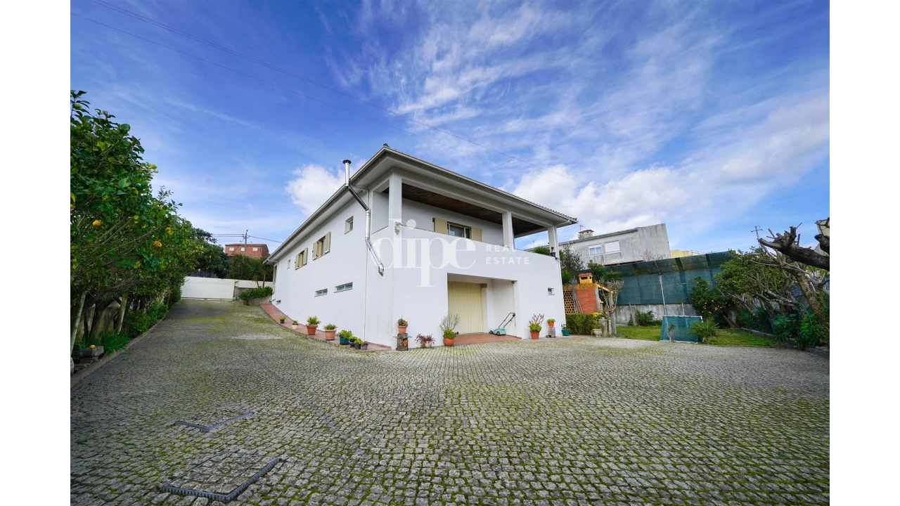 Moradia T4 para Venda em Candoso Santiago e Mascotelos Foto 9