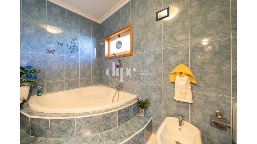 Moradia T4 para Venda em Candoso Santiago e Mascotelos Foto 13