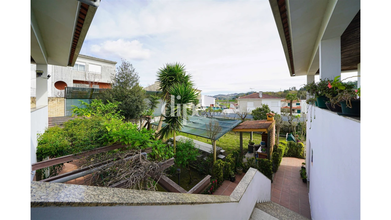 Moradia T4 para Venda em Candoso Santiago e Mascotelos Foto 6