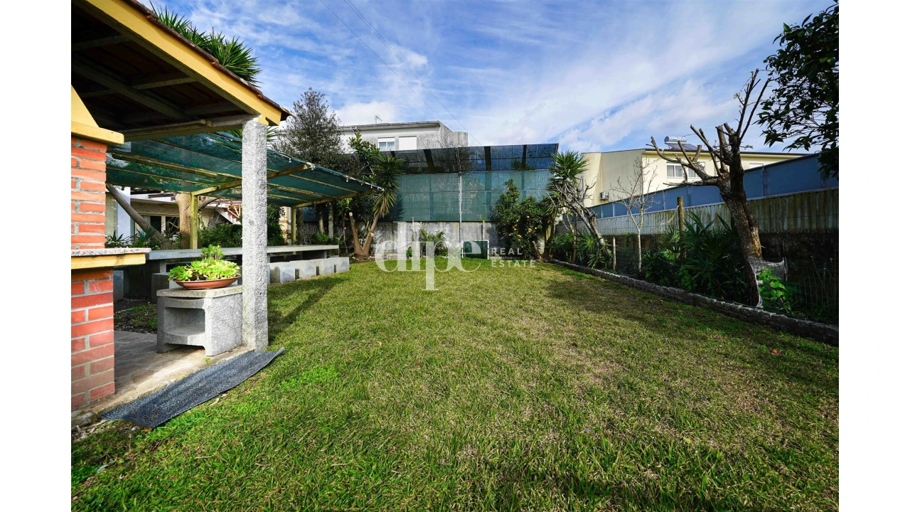 Moradia T4 para Venda em Candoso Santiago e Mascotelos Foto 8