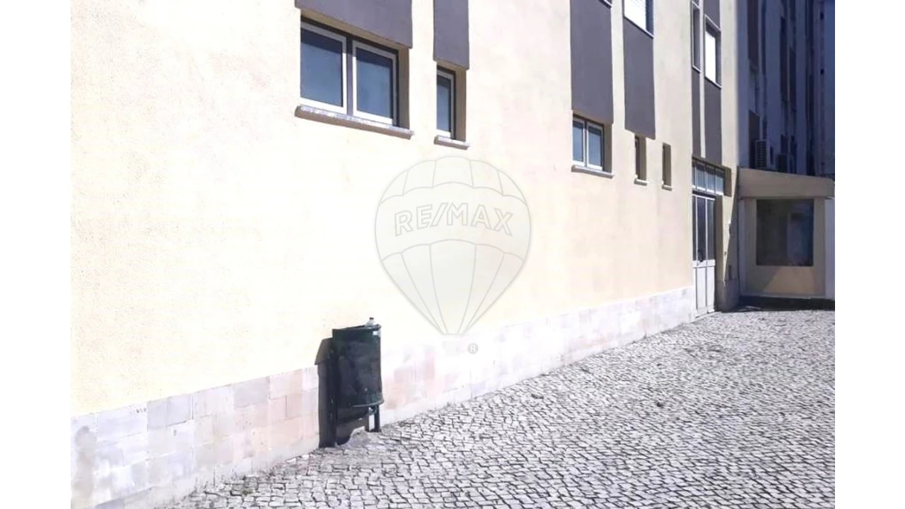 Loja para Venda em Carregado e Cadafais Foto 2