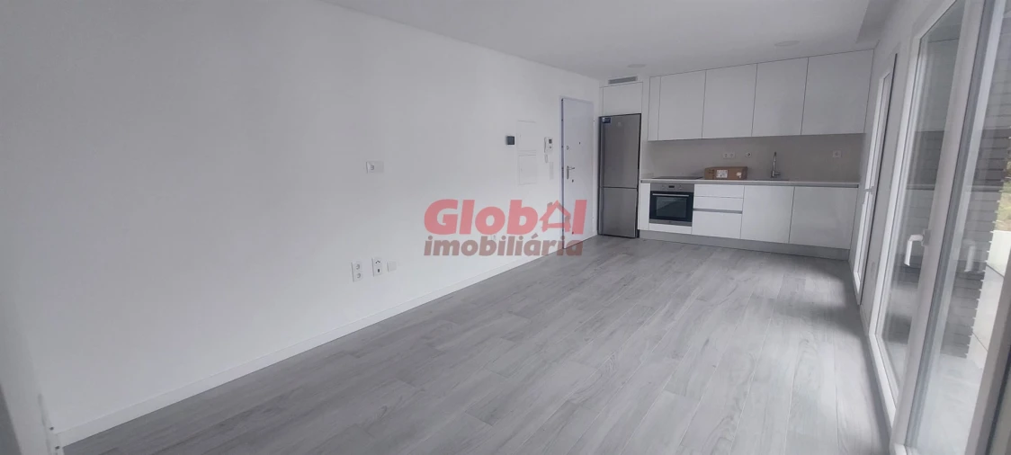 Apartamento T1 para Venda em Repeses e São Salvador Foto 1
