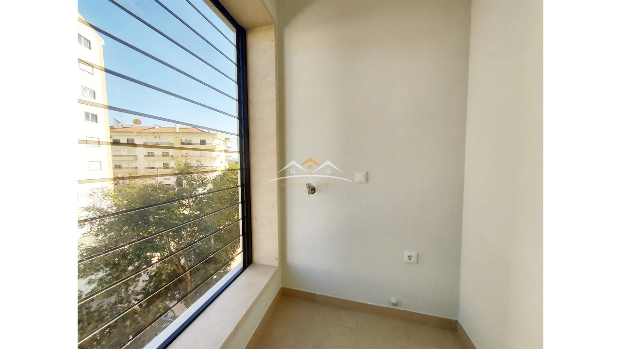 Apartamento T4 para Venda em São João Baptista e Santa Maria dos Olivais Foto 5